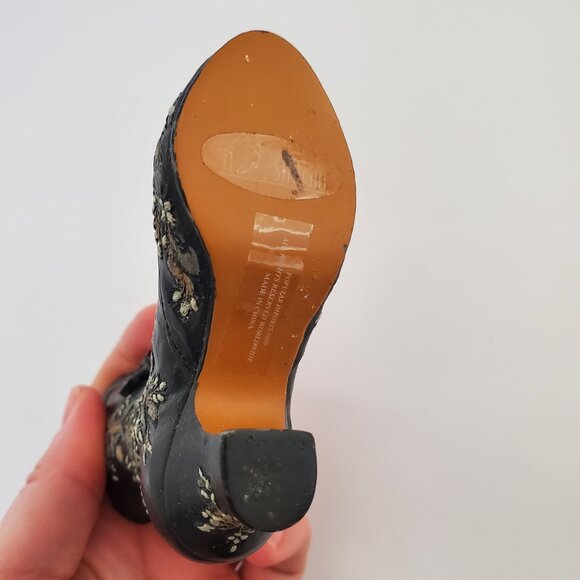 Vintage Miniature Shoe Collection 9pc Victorian Edwardian Witchy Booties Resin - Picture 14 of 16